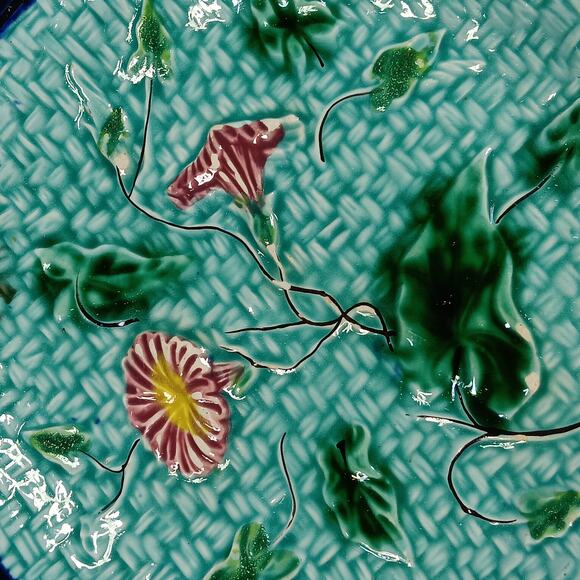 Vintage Majolica Plate with Morning Glory Circa 1900 Green and Blue 7.75" diam - Picture 3 of 8